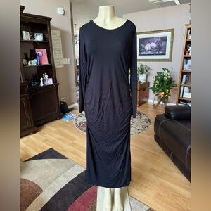 Small Show black long sleeve scrunched on sides maxi dress-size L
